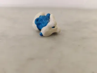 Figura Pitufo sentado