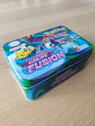 Caja Pokémon Espada Escudo Golpe Fusión