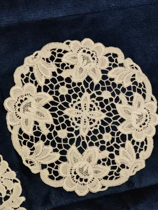 Centrini in pizzo macramè bianchi