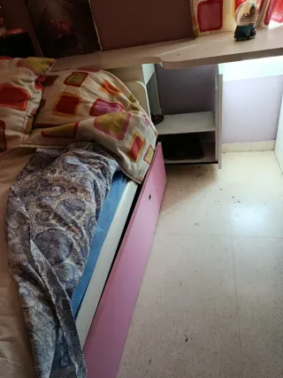 Cama juvenil rosa y blanca