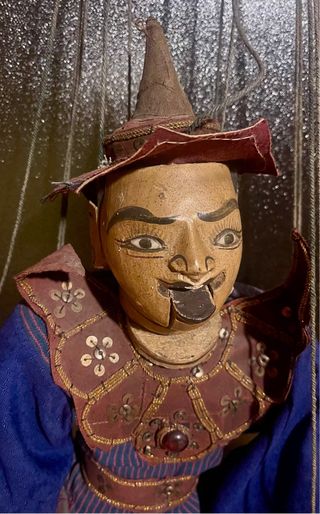 Marioneta de madera de Birmania hecha a mano