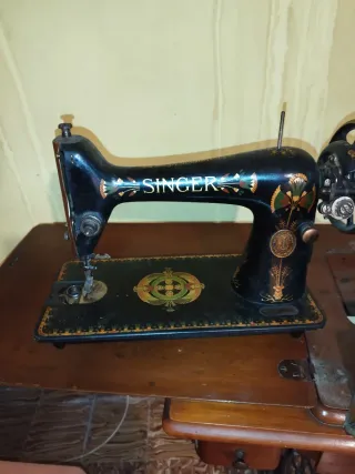 Mesa antigua máquina de coser Singer