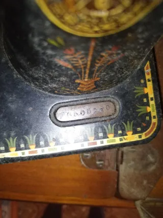 Mesa antigua máquina de coser Singer