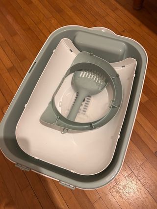 Lettiera per gatti chiusa con paletta