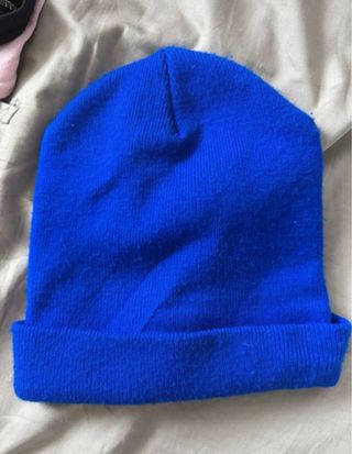 Cappellino blu con scritta STOMALE