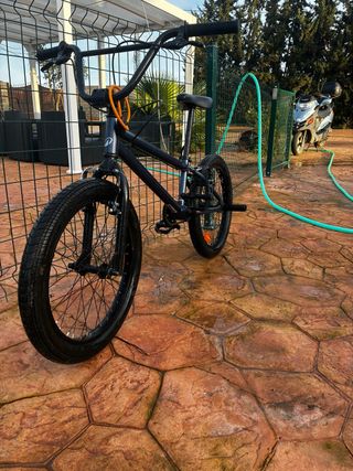 Bicicleta BMX Negra