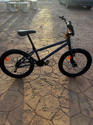 Bicicleta BMX Negra