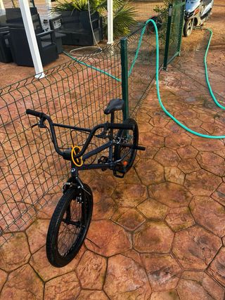 Bicicleta BMX Negra