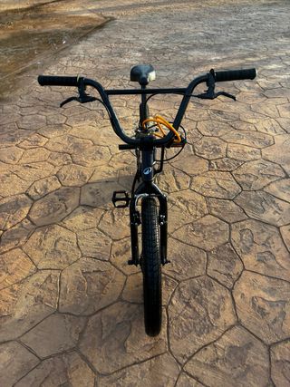 Bicicleta BMX Negra
