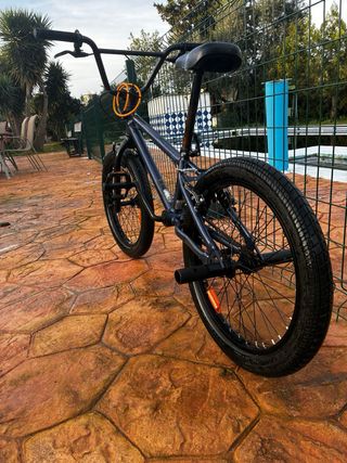 Bicicleta BMX Negra