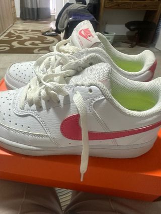 Zapatillas Nike Blancas y Rosas