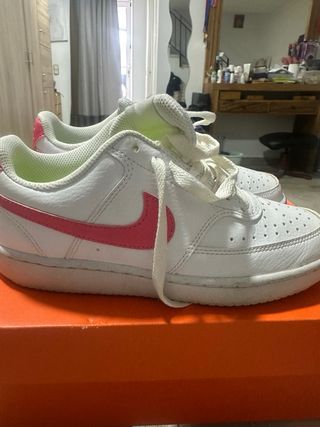 Zapatillas Nike Blancas y Rosas