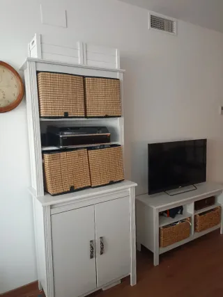 Muebles de salón blanco, para tele y almacenamient