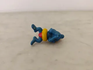 Pitufo azul con gorro blanco