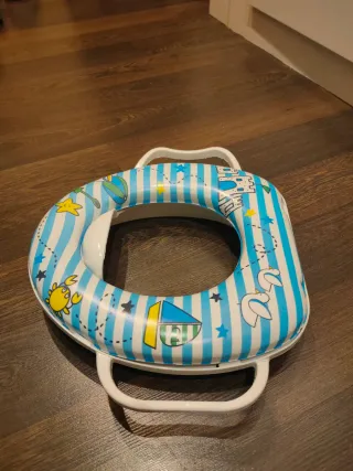 Adaptador de baño infantil con asas