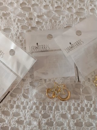 Ganci decorativi dorati con ciondoli