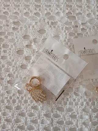 Ganci decorativi dorati con ciondoli