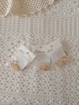 Ganci decorativi dorati con ciondoli