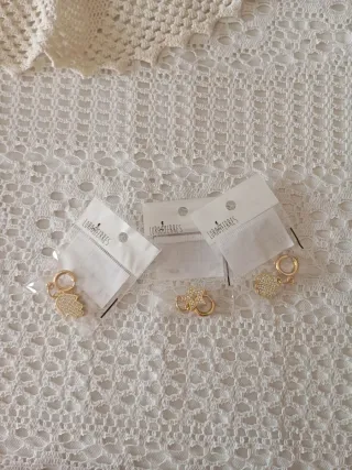 Ganci decorativi dorati con ciondoli