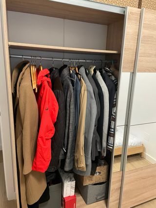 Armario puertas correderas y espejo 2x2