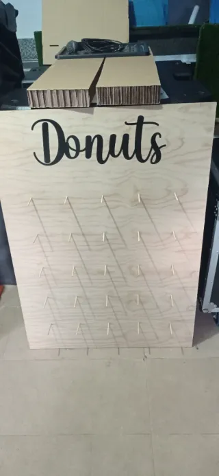 Soporte para donuts de madera