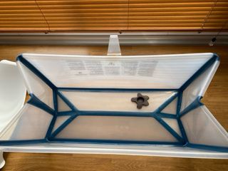 Bañera Stokke con patinete