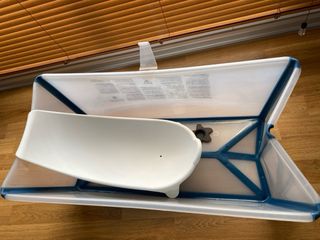 Bañera Stokke con patinete