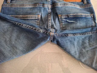 Pantalón vaquero pitillo desgastado