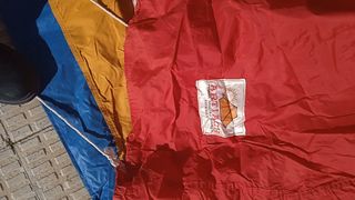 Tienda de campaña canadiense naranja