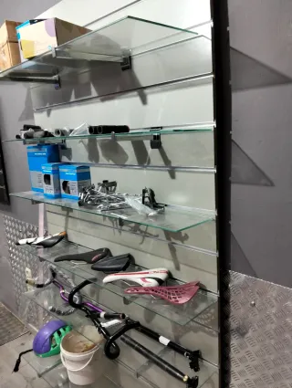 Estanterías de cristal para comercio