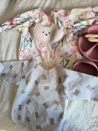 Set cubiertos, plato y baberos bebé