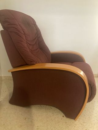 Sillón reclinable muy cómodo madera