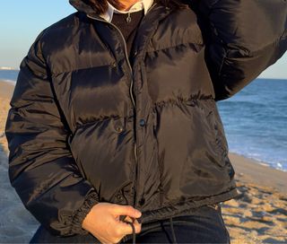 Campera de plumas negra