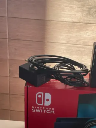 NUEVA Nintendo switch v2 con caja y accesorios