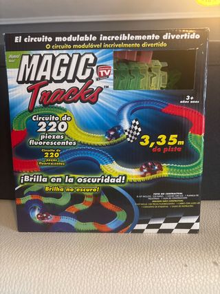 Magic Tracks Circuito 220 Piezas Fluorescentes