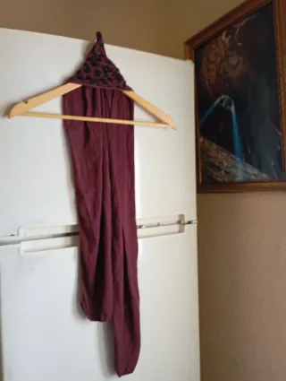 Bufanda morada con estampado de leopardo