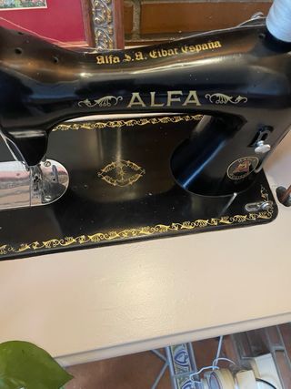 Máquina de coser Alfa