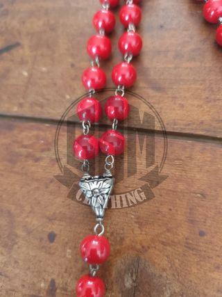 Rosario con croce e pietre rosse