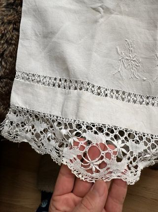 Almohada antigua lino bordada a mano