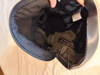 Mochila blanca de malla con detalles negros