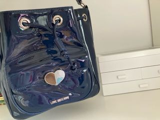 Bolso Love Moschino charol azul