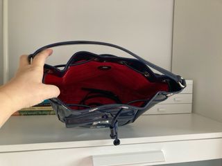 Bolso Love Moschino charol azul