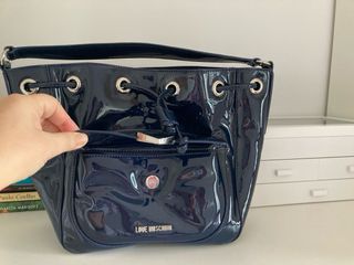 Bolso Love Moschino charol azul