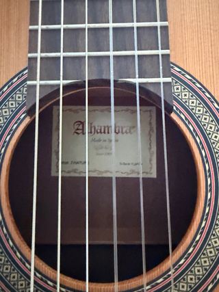 Guitarra Alhambra 2C Poco Uso