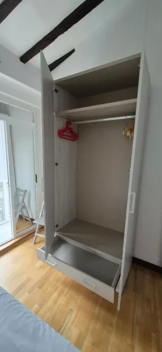 Armario de madera gris gran tamaño