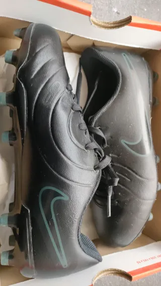 Botines de fútbol Nike negros, un solo uso, palma