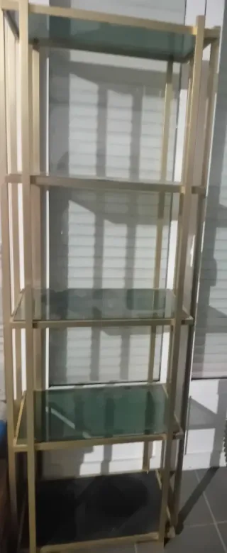 Estantería metálica dorada con 5 baldas