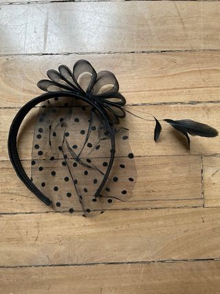 Diadema tocado Carnaval tul plumas estilo vintage