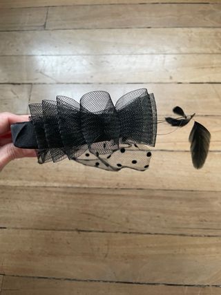 Diadema tocado Carnaval tul plumas estilo vintage