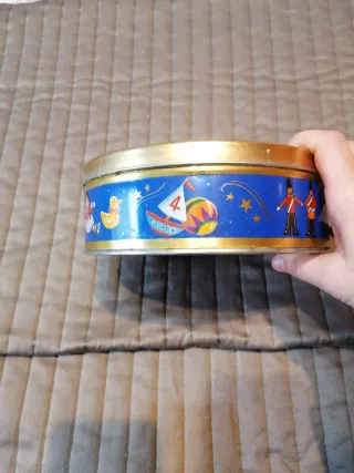 Caja metálica  navideña con osito con tapa